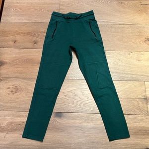 Gap Fit joggers. Hunter green. Girl size 14-16. EUC!!! LOVED THESE!!